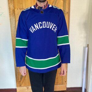 Adidas Vancouver Canucks NHL hockey jersey size 50